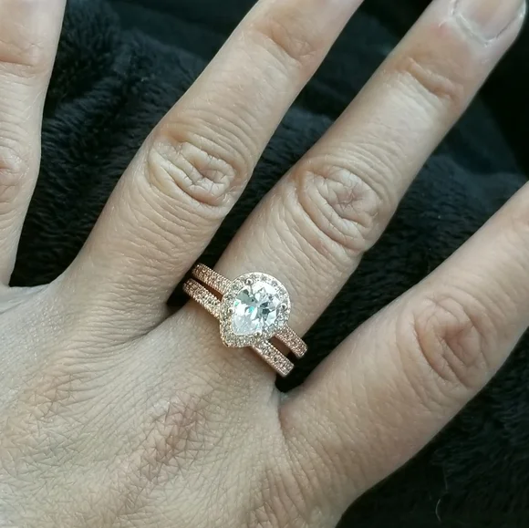 💎NEW💎 ROSE GOLD SIMULATED DIAMOND HALO RING SET - Picture 10 of 11